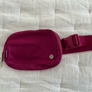 NWT Lululemon fuchsia Everywhere Belt Bag